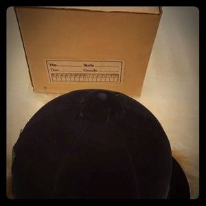 Vintage 1960s English black velvet riding cap NWOT